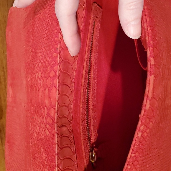 Cashhimi snake embossed suede bag - Picture 13 of 14